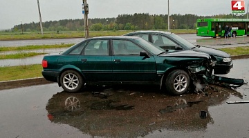 <b>Новости Гродно. 20.05.2020</b>. Пьяный водитель протаранил машины и сбил столб 