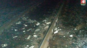 <b>Новости Гродно. 01.02.2021</b>. Злоумышленник перекрыл железнодорожные пути бетонным столбом                    
