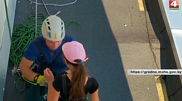 <b>Новости Гродно. 13.07.2021</b>. Спасатели сняли девочку с козырька балкона