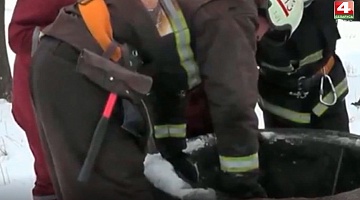 <b>Новости Гродно. 22.01.2021</b>. Спасатели достали мужчину из двадцатиметрового колодца